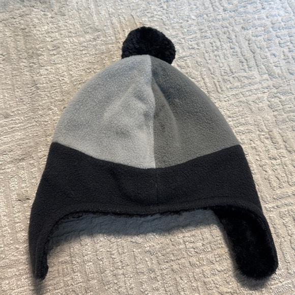 Columbia Omni-heat Beanie Youth Gray and Black Fleece Hat - Picture 5 of 5
